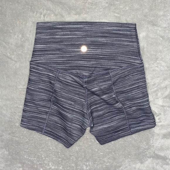 SOLD lululemon Align Short 4โ in Mini Space Dye - Picture 2 of 3